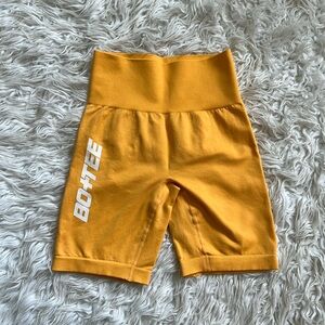 BO+TEE SCRUNCH BIKER SHORTS